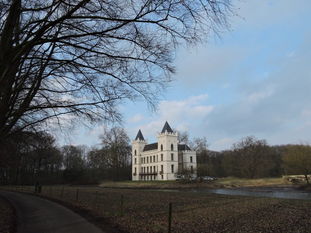 Afb. 1. Kasteel Beverweerd in Bunnik in de februari namiddagzon.