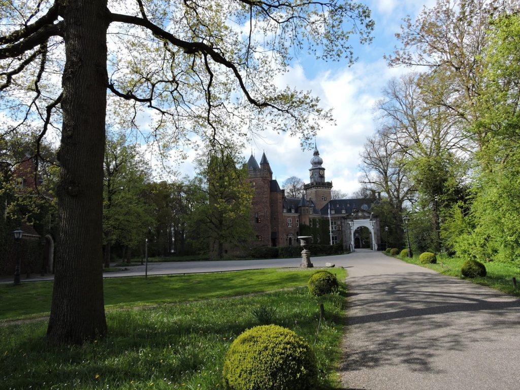 Afb. 1. Kasteel Nijenrode, dat eeuwenlang in het bezit was van het Amsterdamse regentengeslacht Ortt.