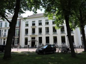 Afb. 3. De Groote Sociëteit Haagsche Club-Plaats Royaal aan het Lange Voorhout.
